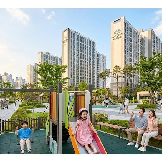 이안포레스트청주는 충청북도 청주시 흥덕구 비하동 487번지 일대, 주봉1지구 도시개발사업 구역에 공급되는 현장으로 안내되어 있습니다. 청주 도심 생활권을 기반으로 하면서 신규 주거지 조성 흐름까지 함께 살펴볼 수 있는 입지라는 점이 눈에 띕니다.